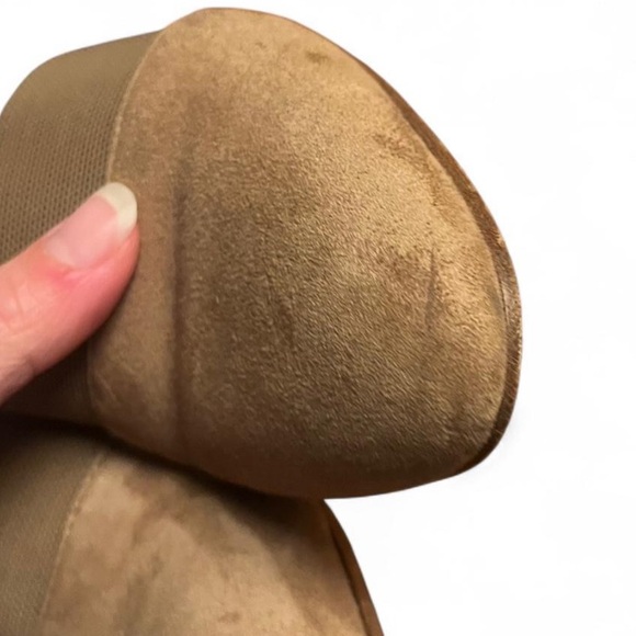 Eileen Fisher Women's Tan Suede heels - Picture 5 of 5